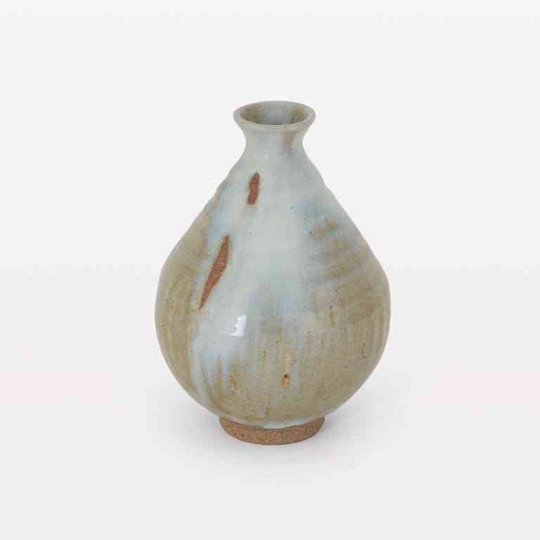 6981da46-1e16-434d-b94b-88e7e4f3034f_ishikawa-vase-white-2@0_5x
