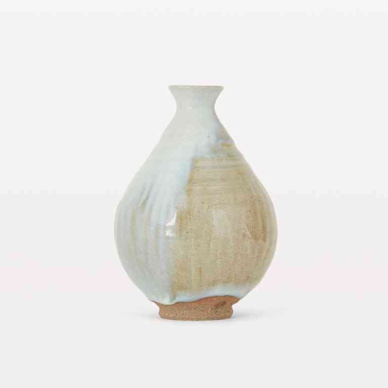 7e11f4ff-63f1-4e58-afab-a164671c4217_ishikawa-vase-white-1@0_5x